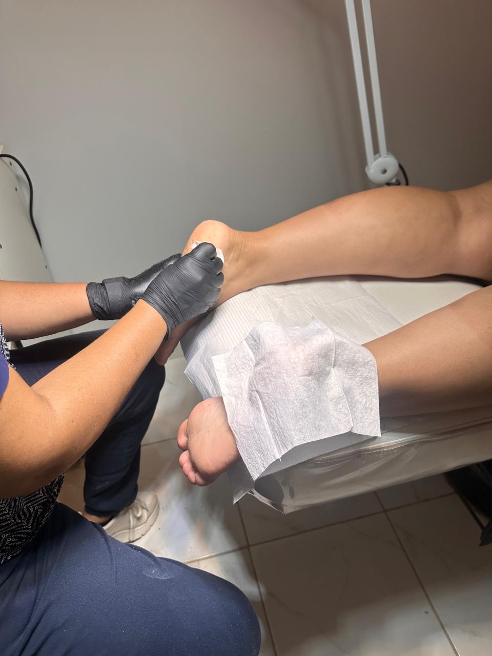 Atención podológica en camilla